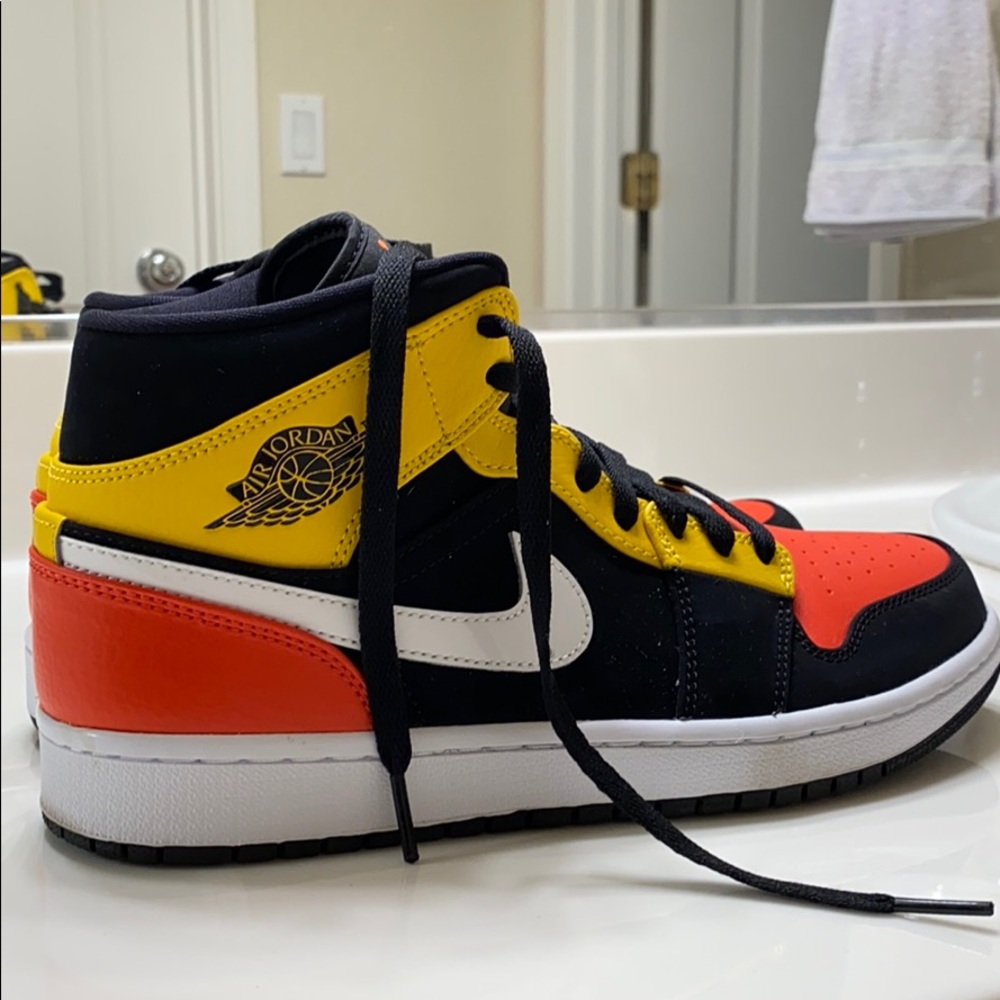 Nike Jordan 1 Mid BLACK AMARILLO TEAM ORANGE
